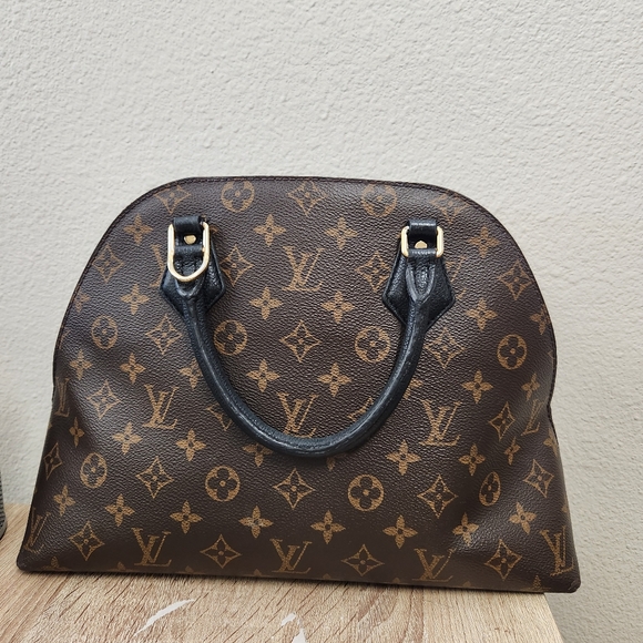 Louis Vuitton Alma B'N'B - Picture 2 of 15